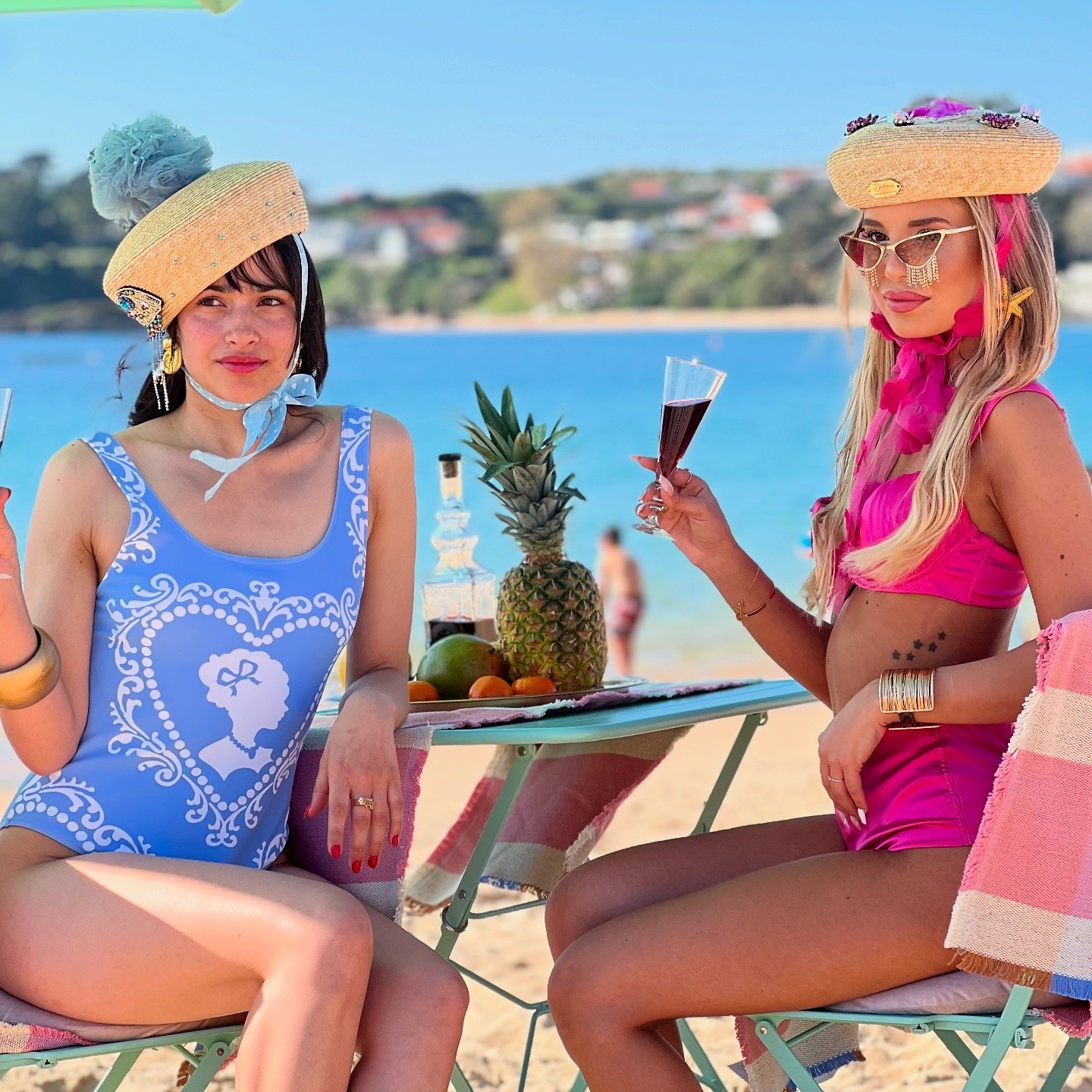 Summer hats for women. Straw beach sun hats