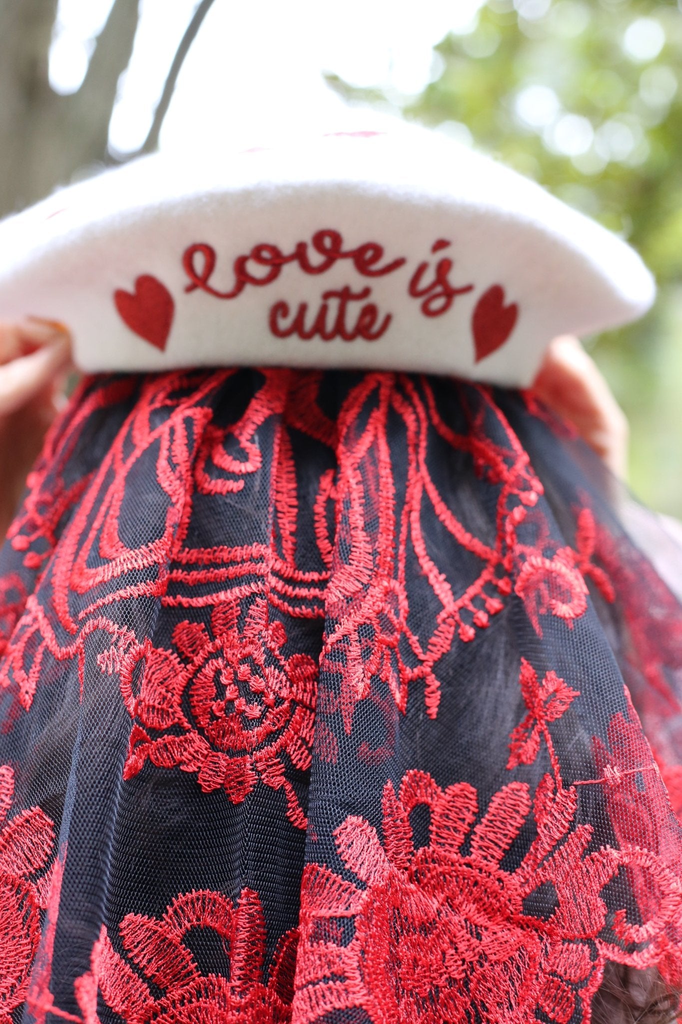 Embroidered hats for women with hearts - Dedais Slow Fashion