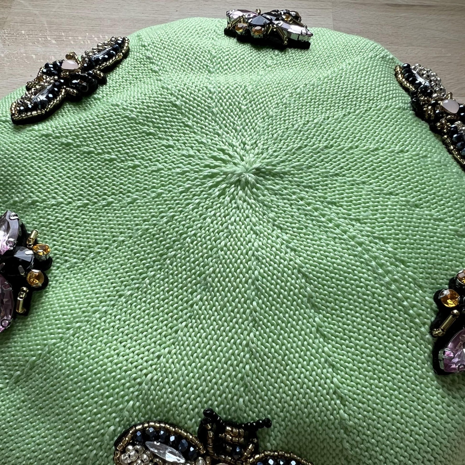 Handmade Green Beret Hat with Embellished Bees - Dedais Slow Fashion