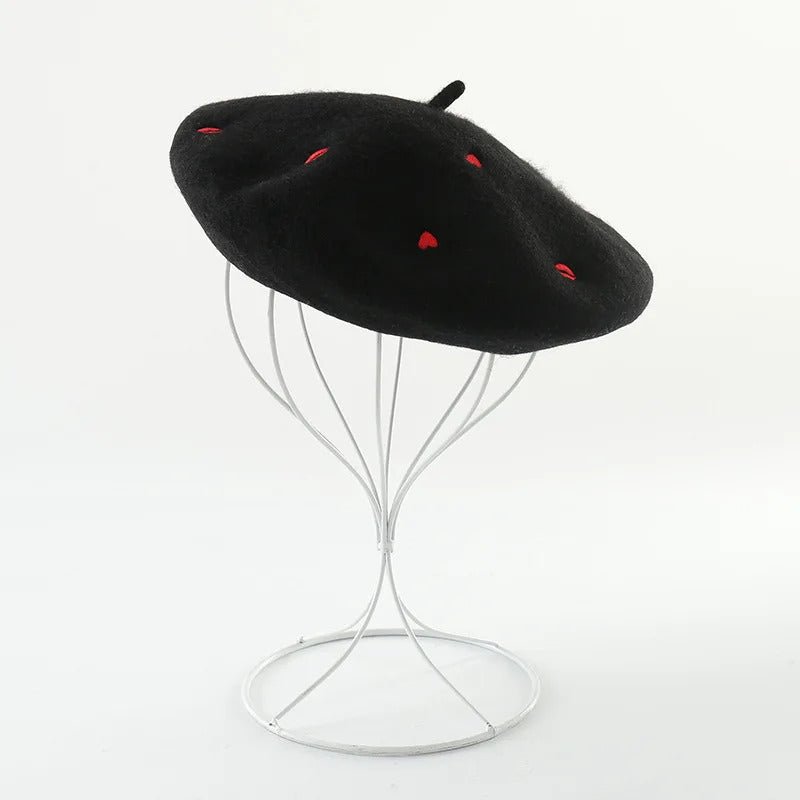 Kiss Beret Hat - Dedais Slow Fashion