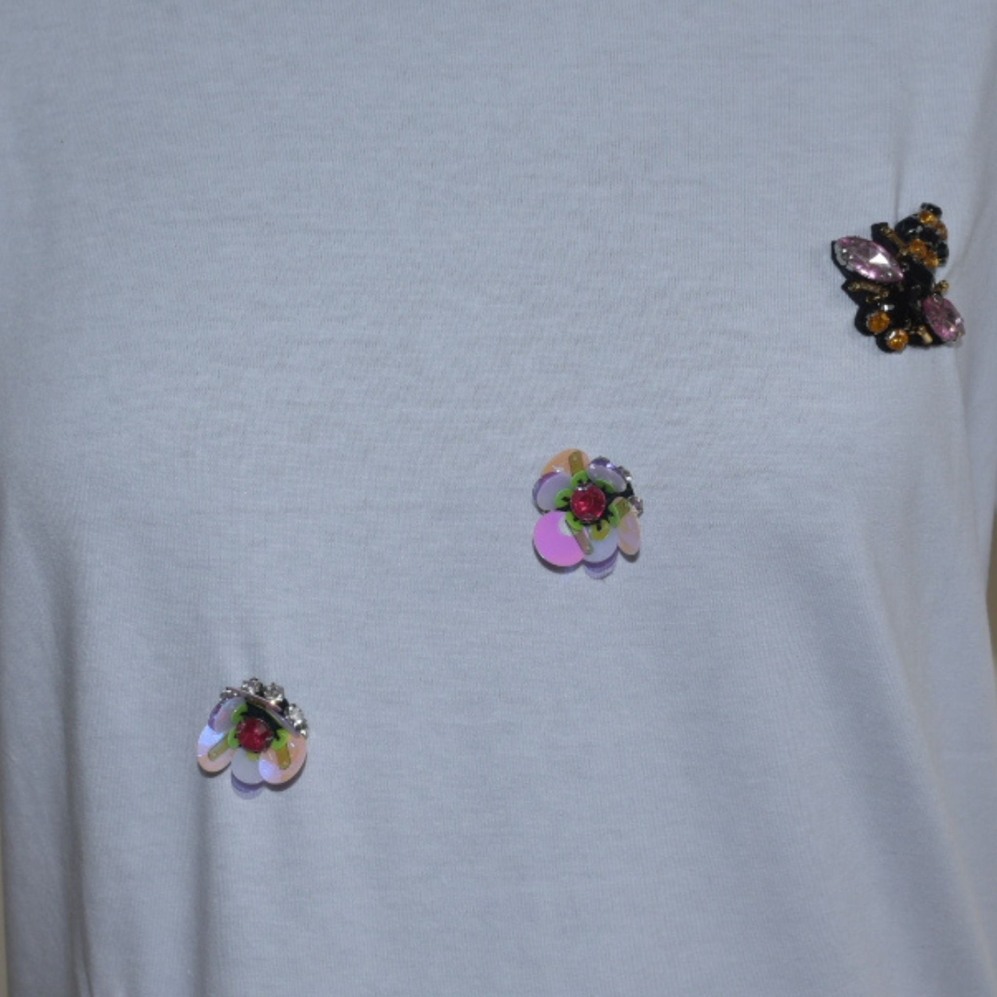 Marga Organic Cotton T-shirt with embellished Flowers - Dedais Slow Fashion